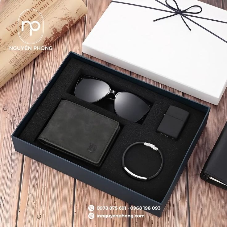 Hộp quà tặng gồm mắt kính, ví da